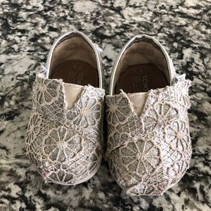 Lot of 4 size3 shoes